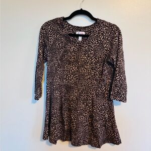 D&Co brown tunic v neck top size xs, mild wash wear